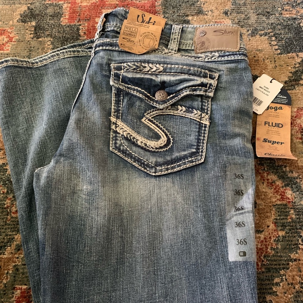 BRAND NEW SILVER JEANS! Suki fit!